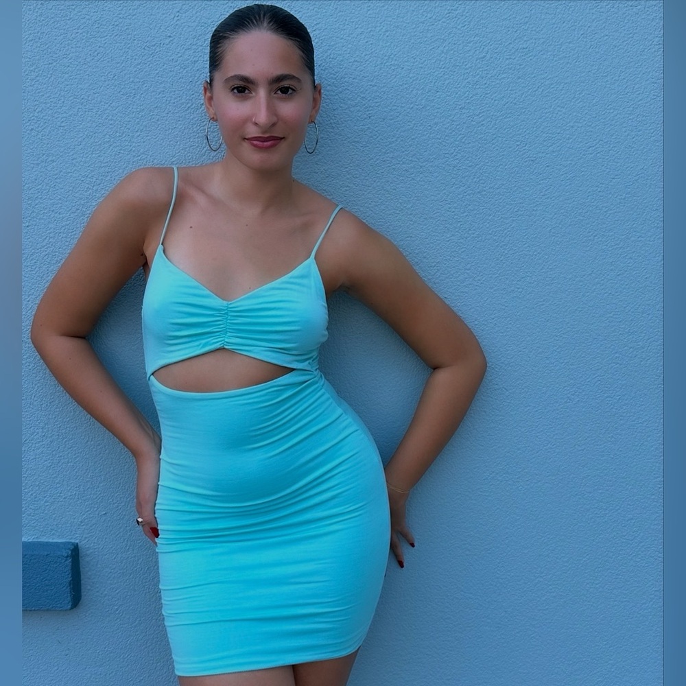 Sweet & Sexy Cutout Mini 💙 - Picture 2 of 8